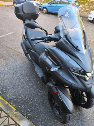 Motocicleta Yamaha tricity 300