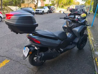 Motocicleta Yamaha tricity 300