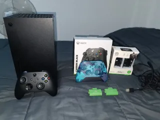 Xbox Series X + 2 mandos + 2 baterías recargables