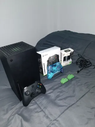 Xbox Series X + 2 mandos + 2 baterías recargables
