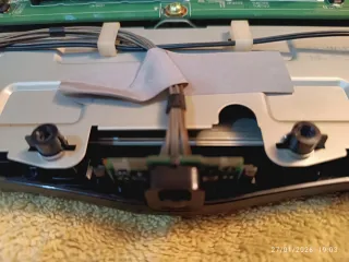 Televisión LG 24MT49S para piezas