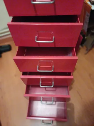 Cajonera metálica roja con ruedas 70x41x28cm