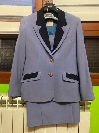 Traje chaqueta y falda azul