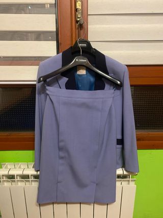 Traje chaqueta y falda azul