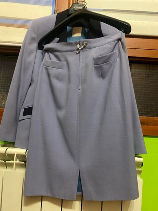 Traje chaqueta y falda azul