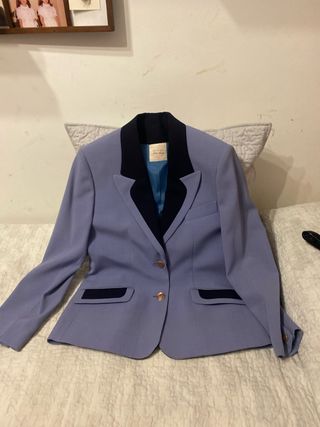 Traje chaqueta y falda azul