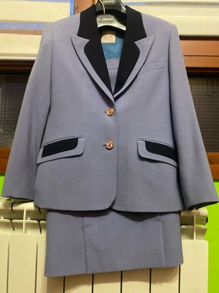Traje chaqueta y falda azul