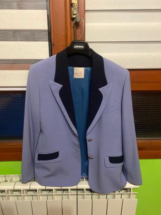 Traje chaqueta y falda azul