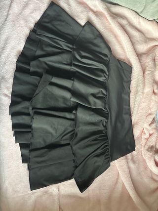 Falda negra con volantes