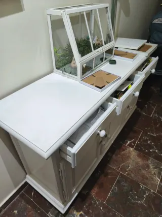 Mueble de madera maciza blanco