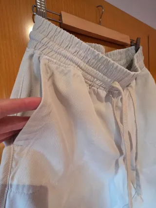 Pantalones Zara anchos de algodón beige