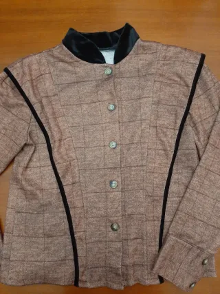 Chaqueta marrón con botones