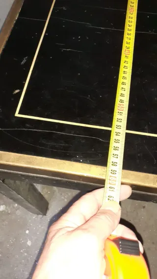 Bonita mesa antigua 50x60x60 sin carcoma y solida.