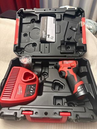Milwaukee M12 Herramientas y Baterías