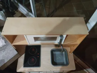 Piccola cucina in legno per bambini