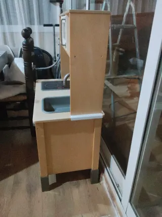 Piccola cucina in legno per bambini