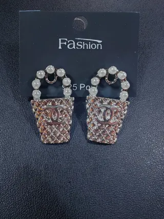 Orecchini dorati Chanel con perle