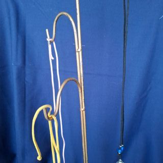 Expositor de collares de sobremesa dorado