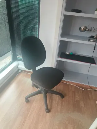 Silla de oficina negra