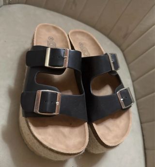 Sandalias plataforma negras y beige