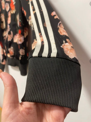 Chaqueta Adidas Flores Negra