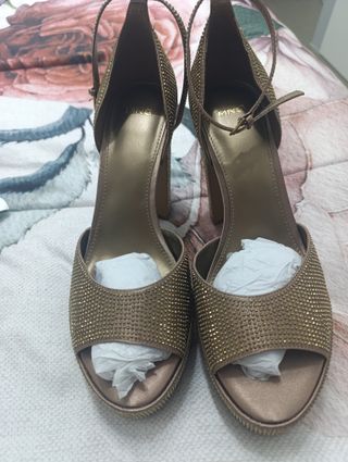 Sandalias Mango doradas sin estrenar