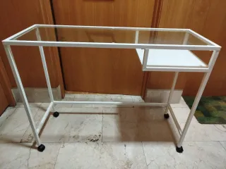 Mesa auxiliar cristal y metal Ikea