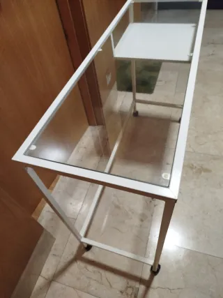 Mesa auxiliar cristal y metal Ikea