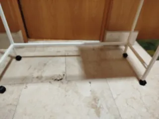 Mesa auxiliar cristal y metal Ikea