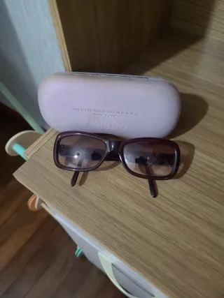 Gafas de sol Carolina Herrera con funda