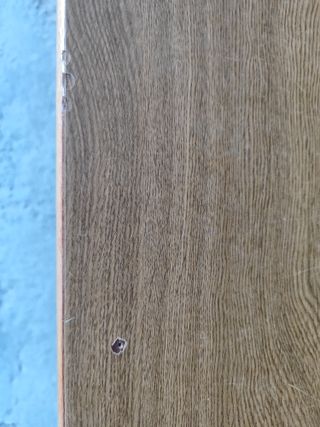 Mesa de madera con cajón