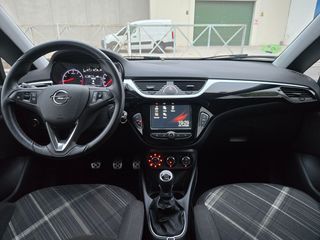 Opel Corsa con muy pocos kilómetros.