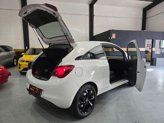 Opel Corsa con muy pocos kilómetros.