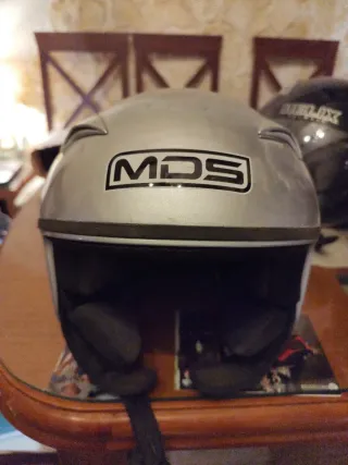 Casco  moto HELIX negro 20€ Casco MDS 15€ Casco 10