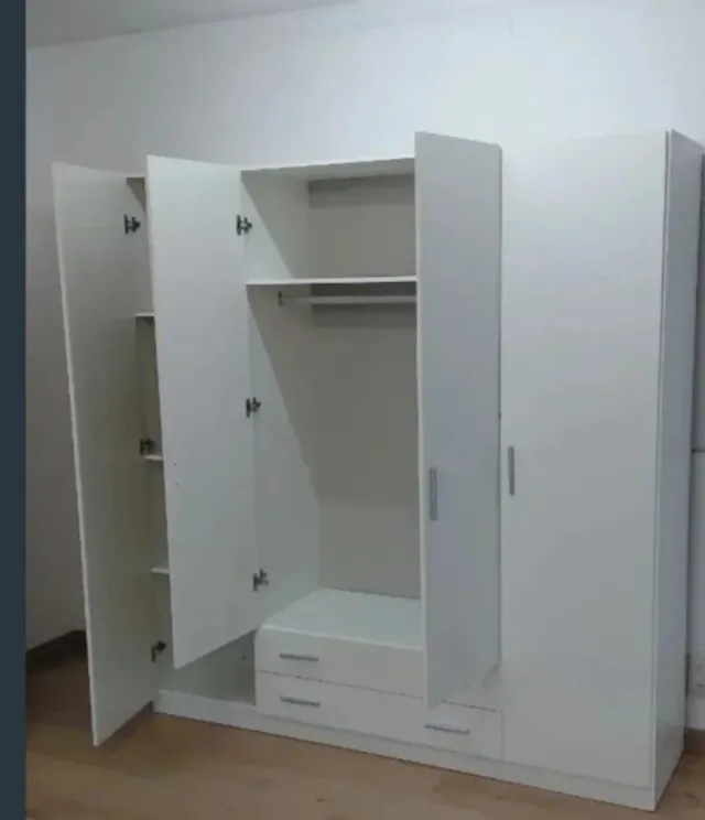 Guarda-Roupa Branco 4 Portas