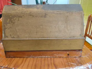 Máquina de coser Singer antigua con maleta