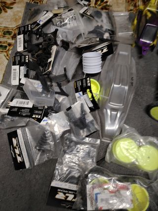 Losi TLR 22 RC Coche + Piezas y Carrocería