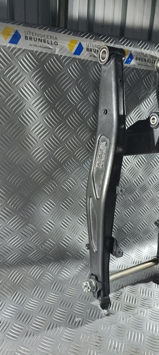 FORCELLONE POSTERIORE KAWASAKI Z 650 2021 2024