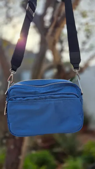 Bolso pequeño azul bandolera