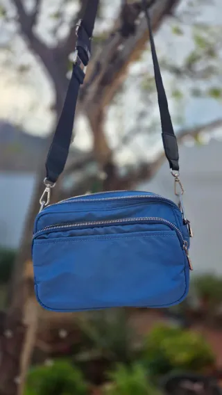 Bolso pequeño azul bandolera