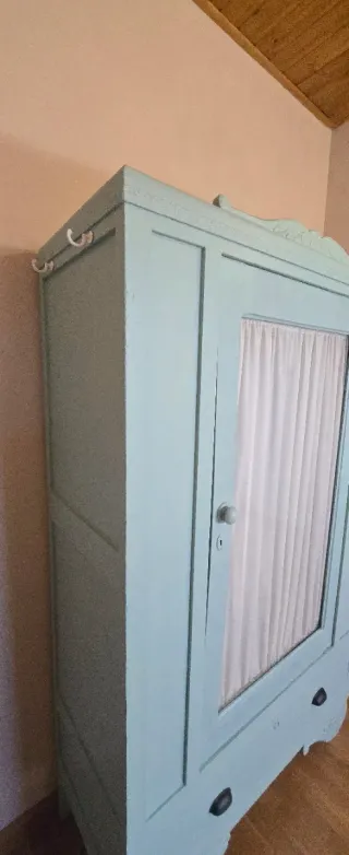 Armario restaurado castaño azul bebé