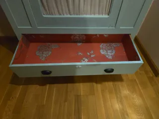 Armario restaurado castaño azul bebé