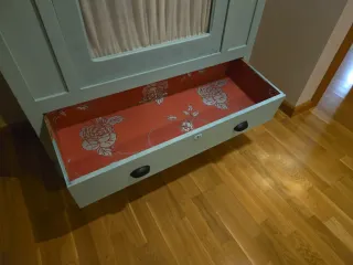 Armario restaurado castaño azul bebé