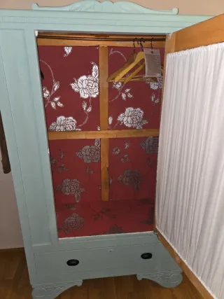 Armario restaurado castaño azul bebé