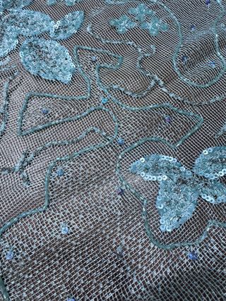 Tessuto tulle ricamato coralli paillettes