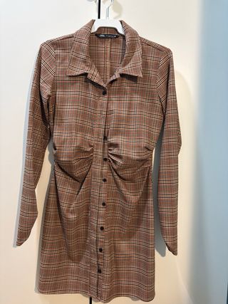 Vestido de cuadros marrón y rojo