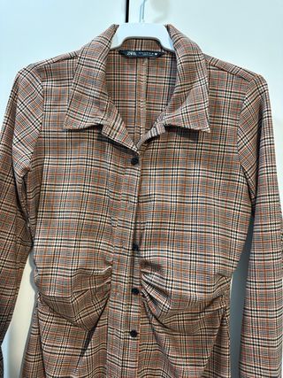 Vestido de cuadros marrón y rojo