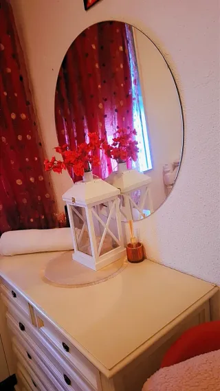 Alquilo habitacion por noches.