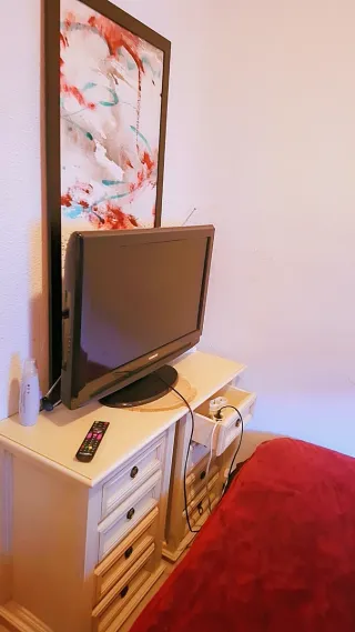 Alquilo habitacion por noches.