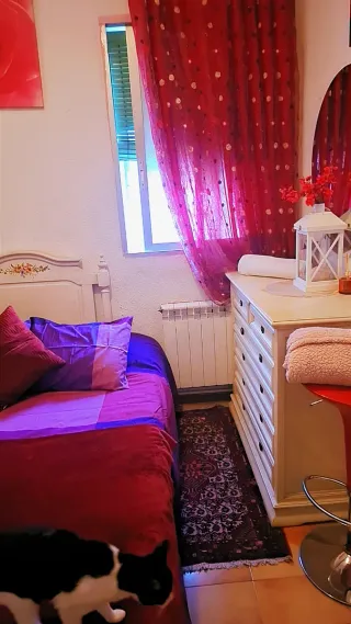 Alquilo habitacion por noches.